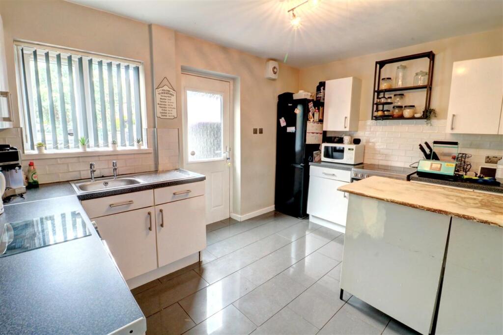 Chelmsley Avenue, Coleshill photo 3