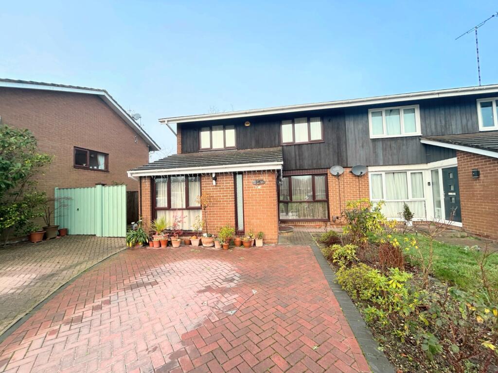 3-bed semi-detached on Columbia Gardens, Bedworth, Warwickshire, CV12, £275,000