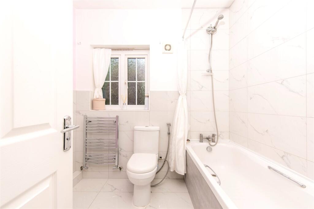 House in Grange Park - View 6