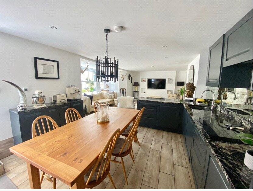 Apartment in Pondwell, Nettlestone and Seaview - View 5