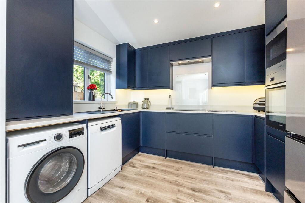 House in Crawley, Southgate - View 3