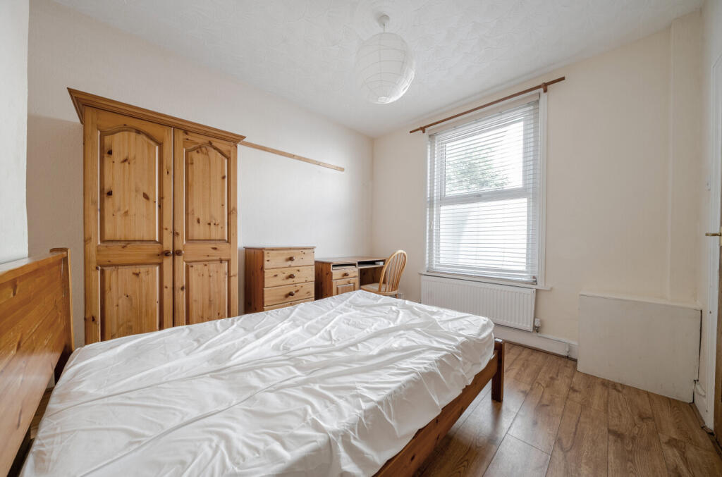 House in Portsmouth, Southsea - More