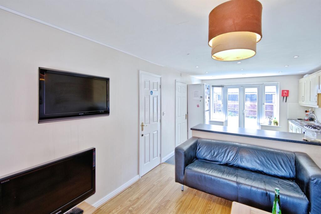 Colet Crescent, Colchester photo 4