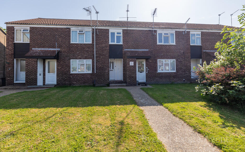 2-bed flat on Spexhall Way, Lowestoft, £115,000