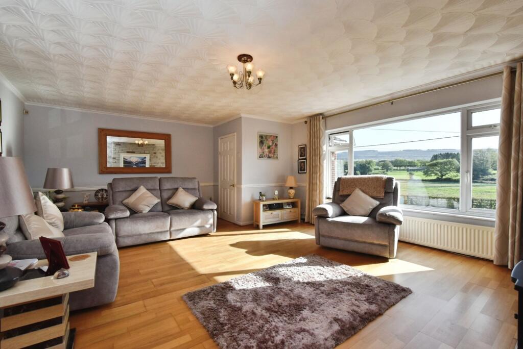 House in Gellinudd, Cilybebyll - More