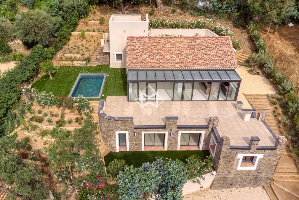 Main image of property: Provence-Alps-Cote d`Azur, Var, La Croix-Valmer