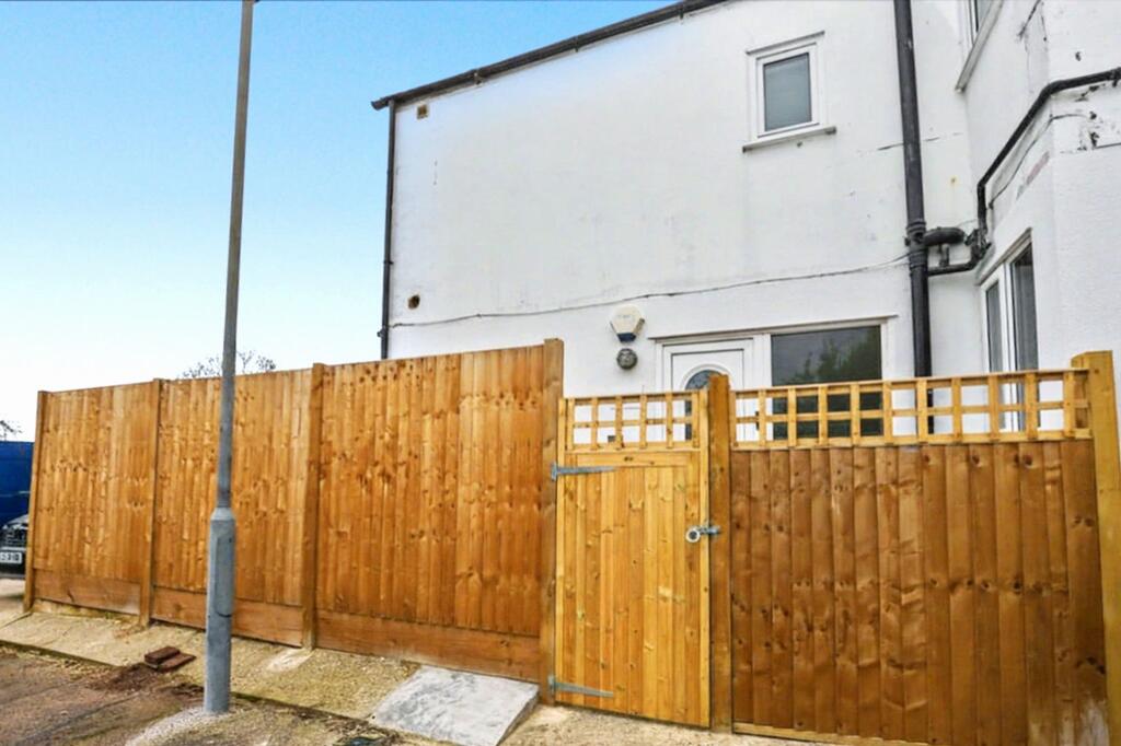 Main image of property: High Street, London Colney, AL2