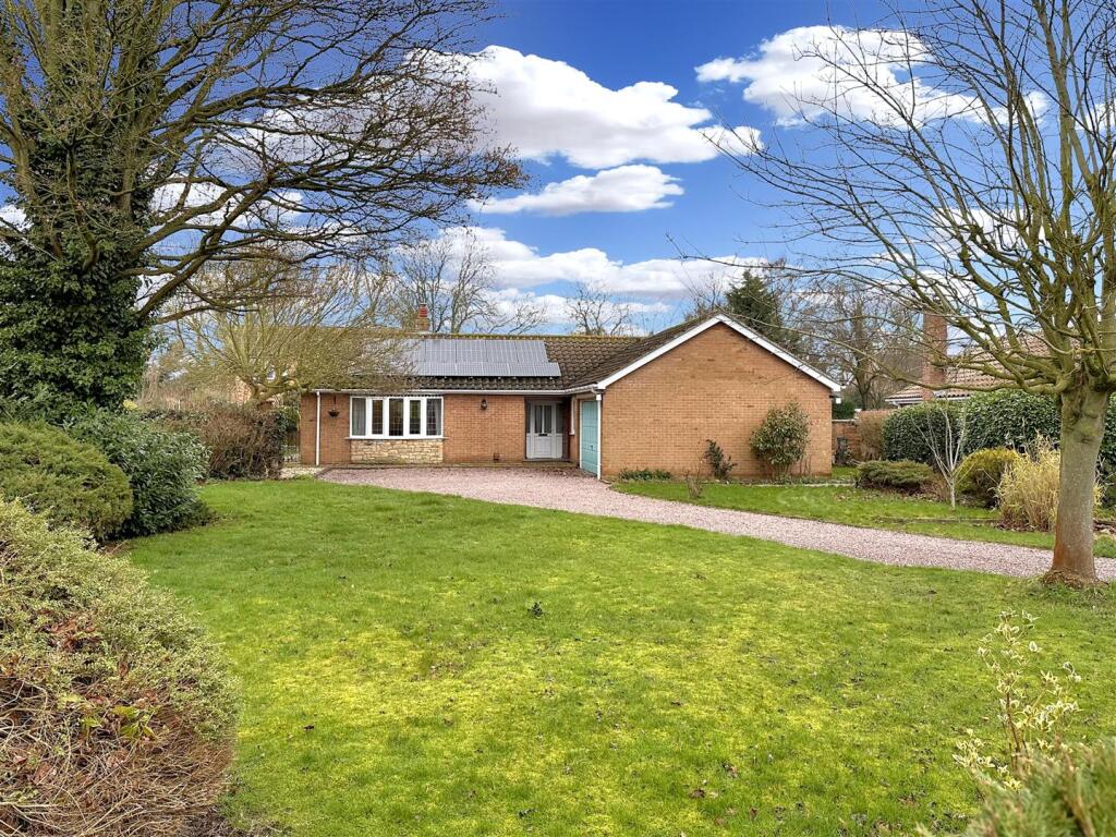 3-bed detached on Melrose, Maltkiln Lane, Brant Broughton, Lincoln, £375,000
