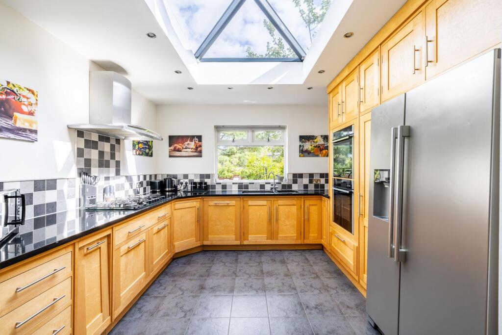 Fern Close, Warlingham, CR6 photo 2