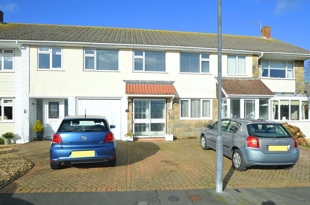 Main image of property: CHAIN FREE * SHANKLIN