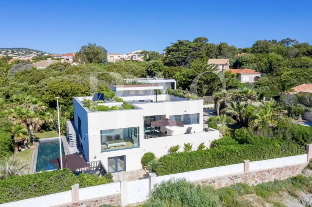 Main image of property: Provence-Alps-Cote d`Azur, Var, St-Raphaël