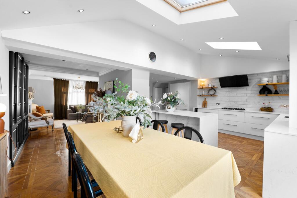 House in Croydon - View 5