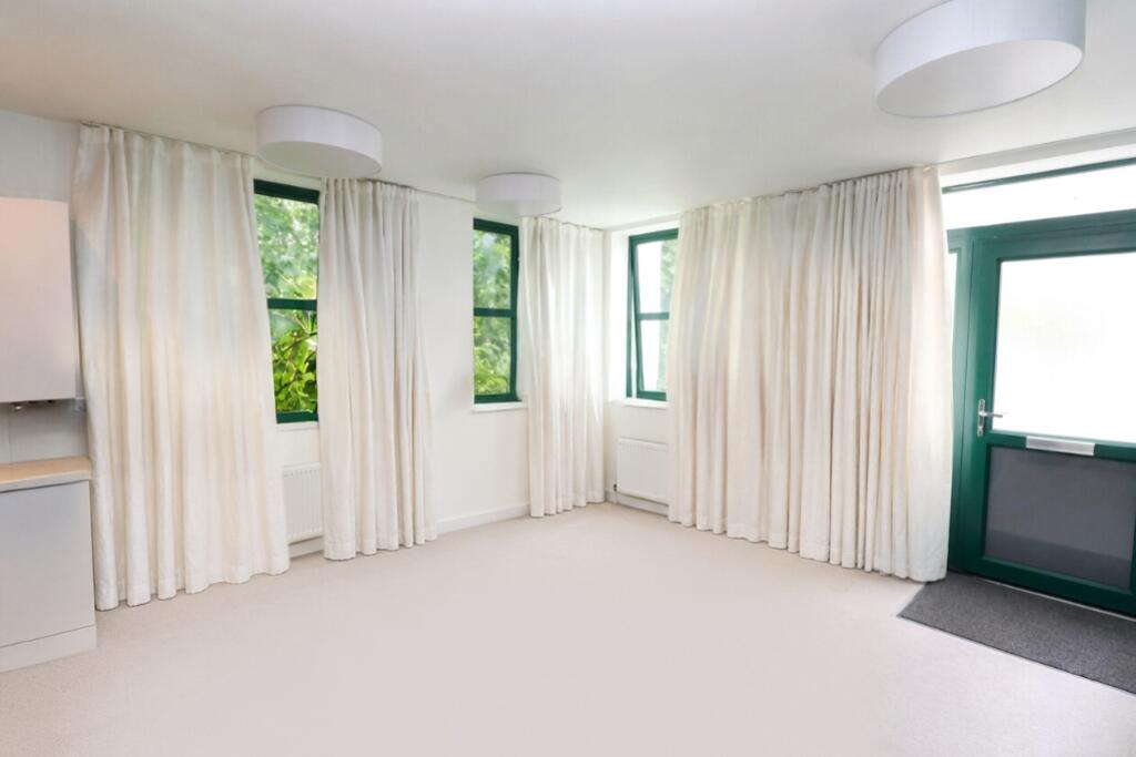 Apartment in Hart, Fleet - View 5