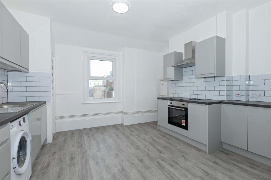 Apartment in Brighton - View 3