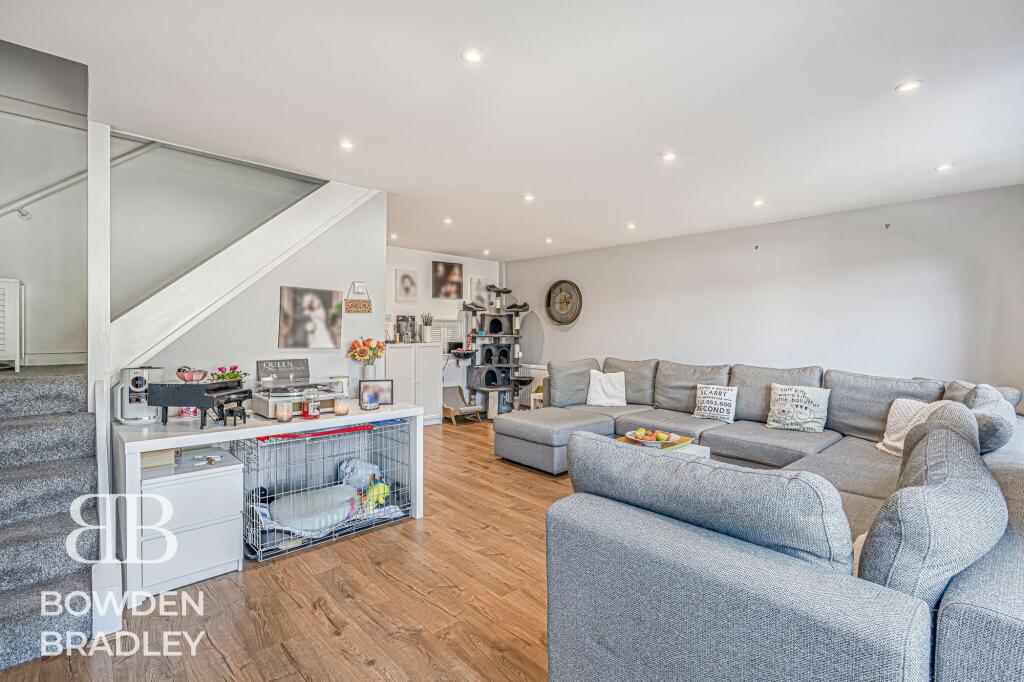 Hannards Way, Hainault, IG6 photo 4