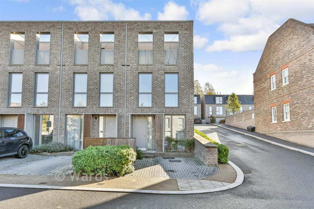 3-bed terraced on Khartoum Parade, Chatham Maritime, Chatham, Kent, £251,500