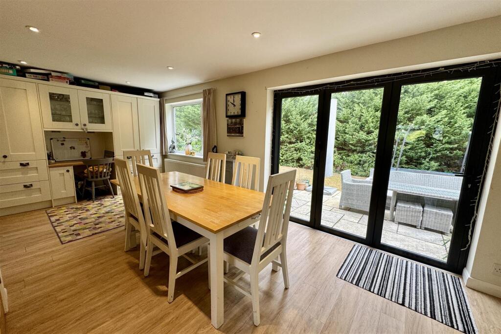 Chiddingfold *** No Onward Chain*** photo 2