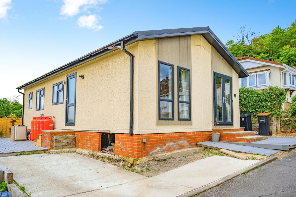 Main image of property: Brookfield Park, Castle Hill Road, Totternhoe, Dunstable, LU6