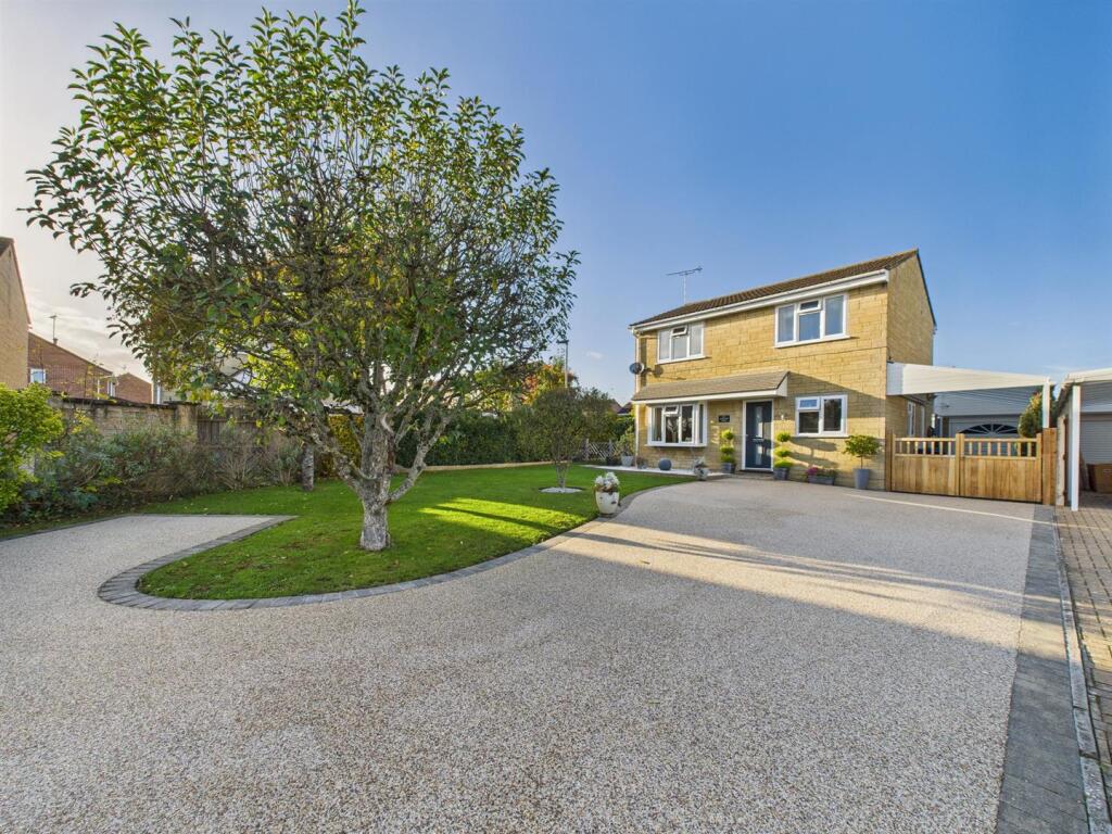 3-bed detached on Culverwell Road, Chippenham, £425,000