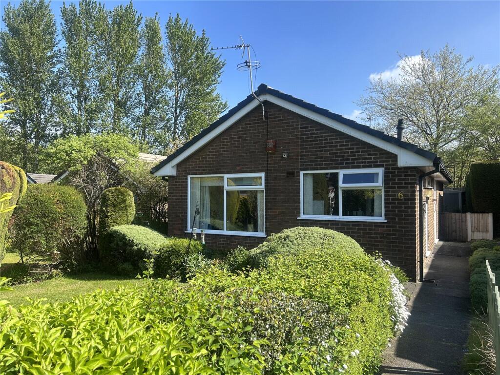 Main image of property: Glasson Walk, Chadderton, Oldham, Greater Manchester, OL9