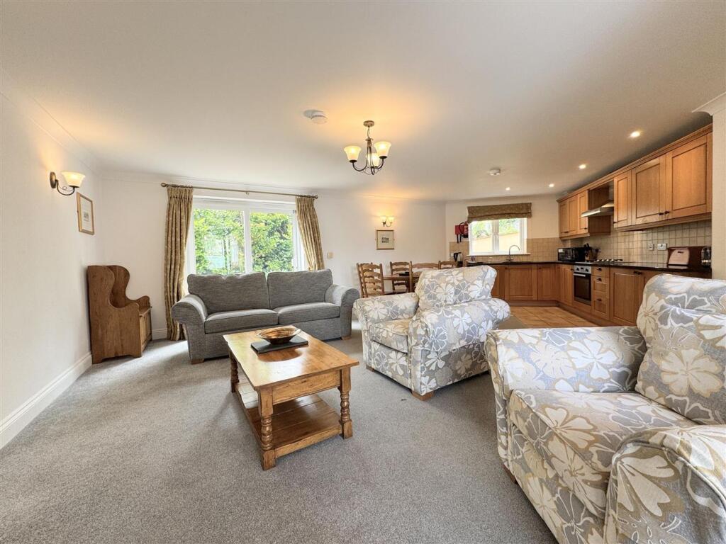 Apartment in Truro - View 3