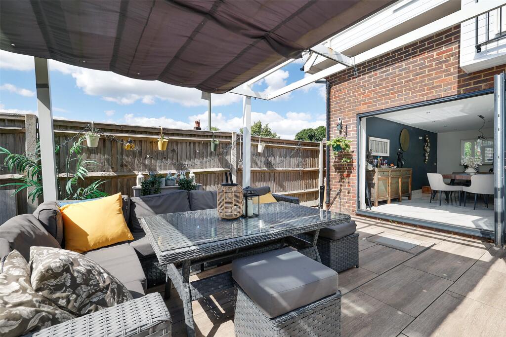 House in Kingston upon Thames - More