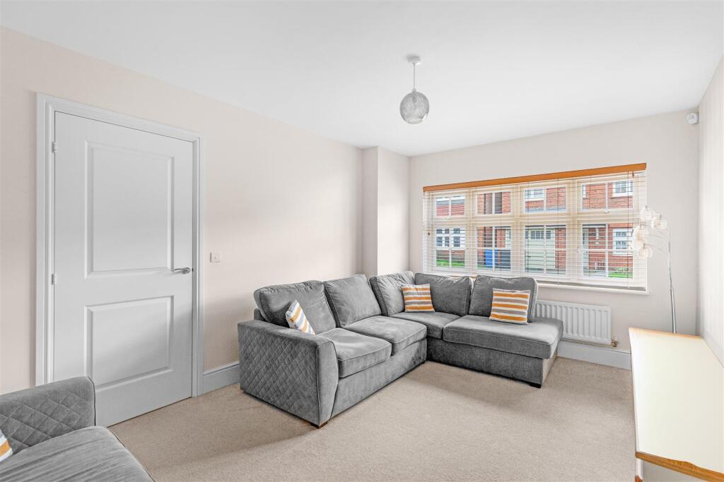 House in Barton Seagrave, North Northamptonshire - More