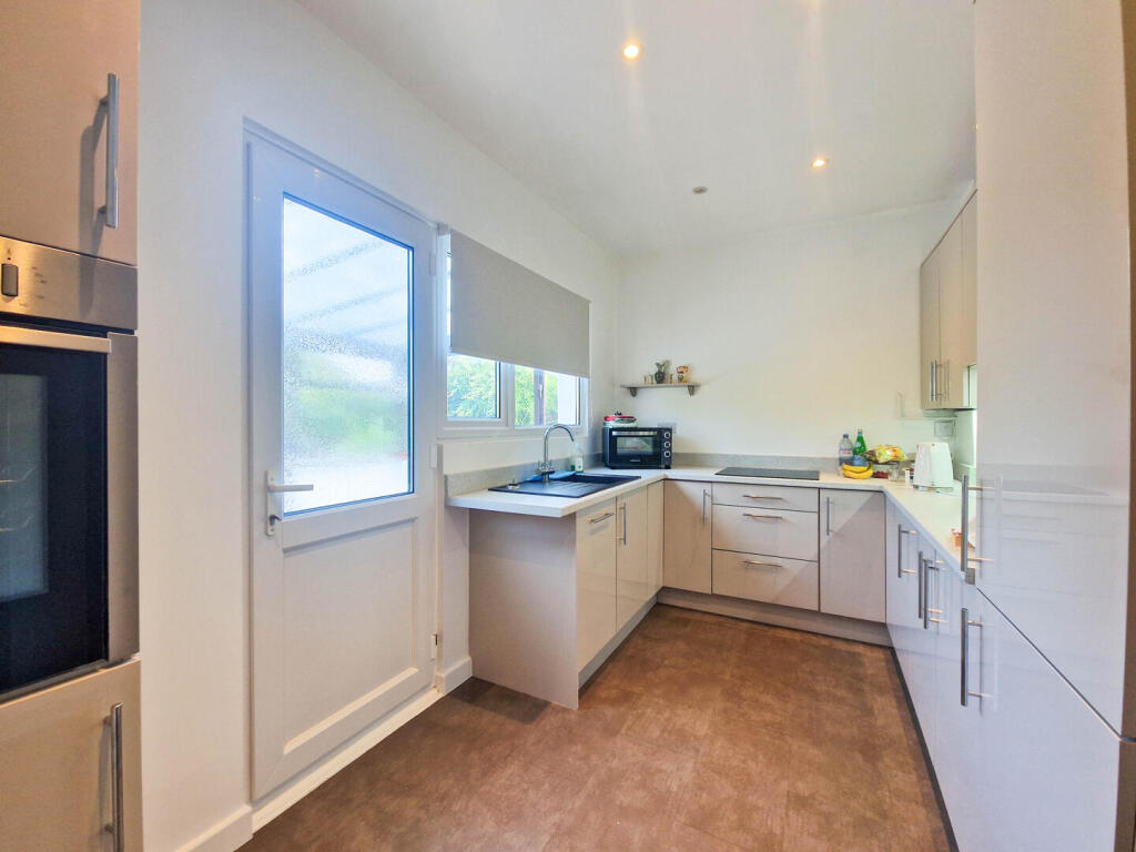 House in Southend-on-Sea, Essex - More