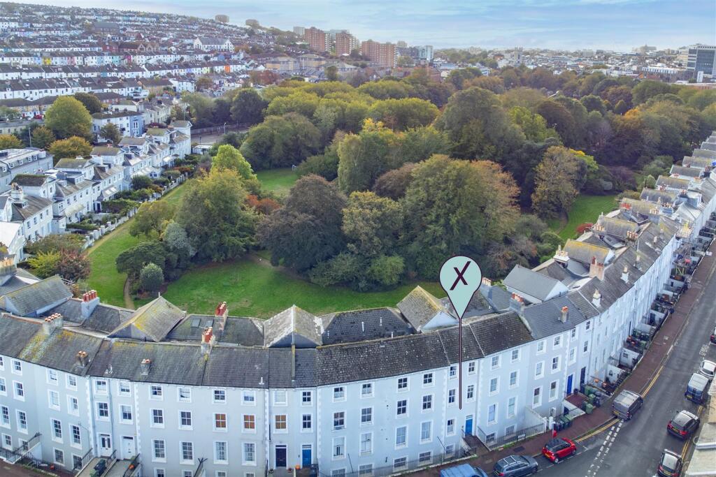 1-bed flat on Park Crescent, Brighton, £275,000