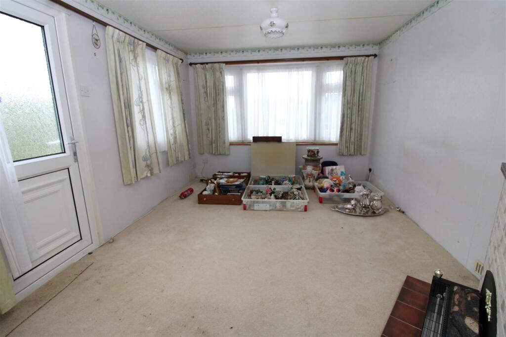 Thornlea Park, Wick, Littlehampton photo 2
