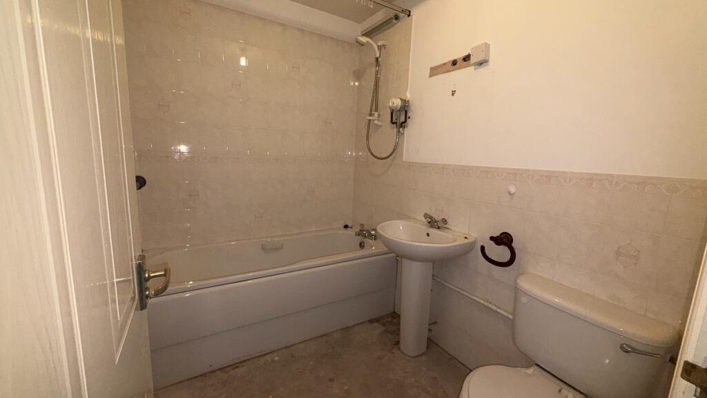 Apartment in Stockport, Woodley - View 4