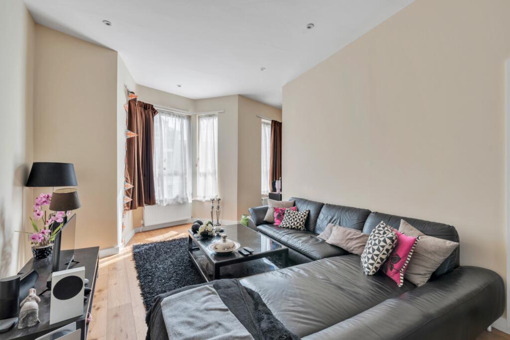 House in London - View 2
