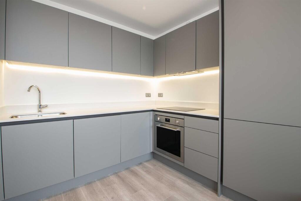 Apartment in Milton Keynes - View 2