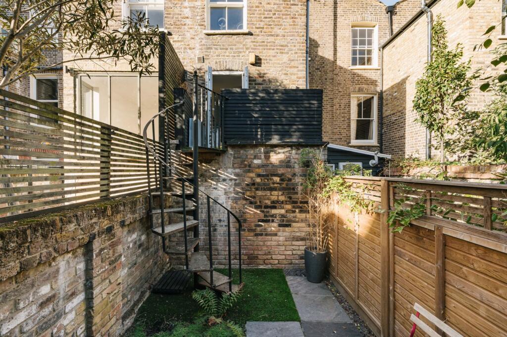 Apartment in London, Victoria Park Village, Hackney - View 5