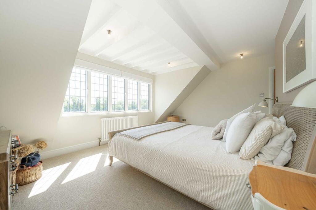 House in Twickenham - More