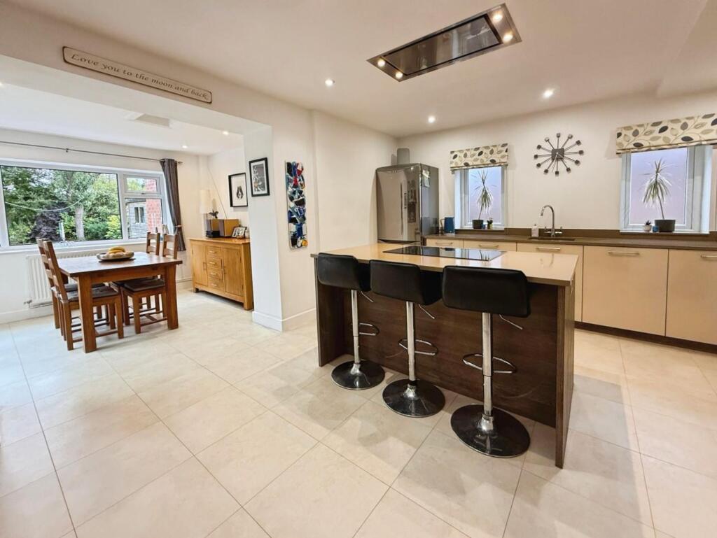 North Park Road, Bramhall, SK7 photo 3