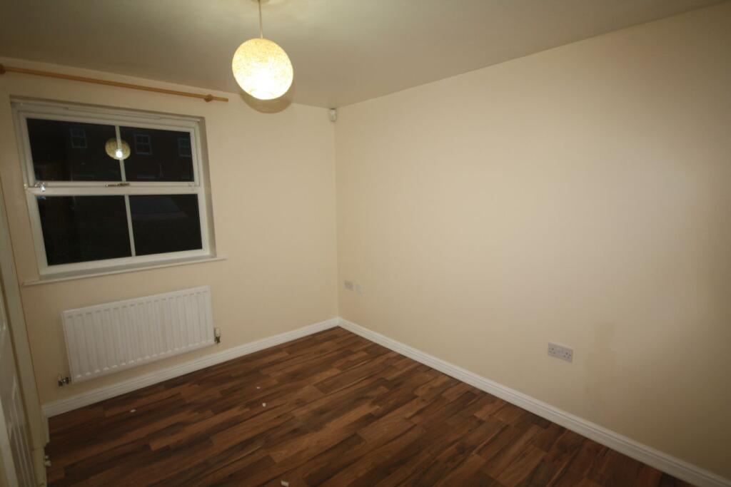 Apartment in Slough - View 5