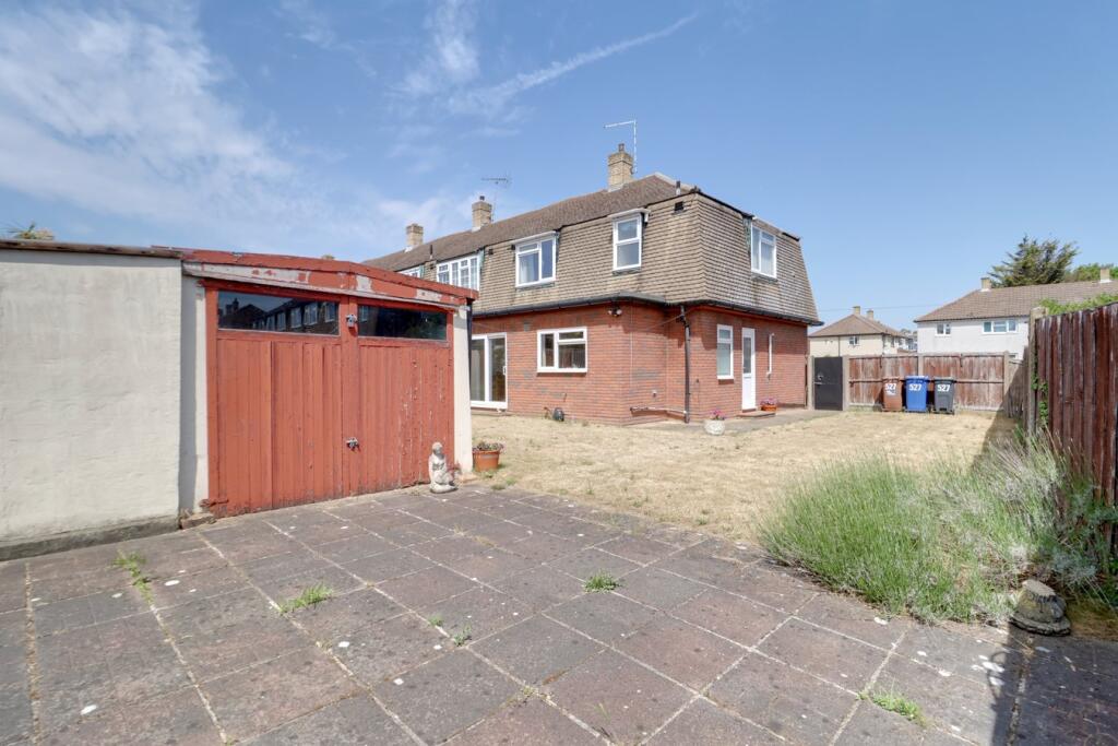 House in South Ockendon, Chafford Hundred - View 2