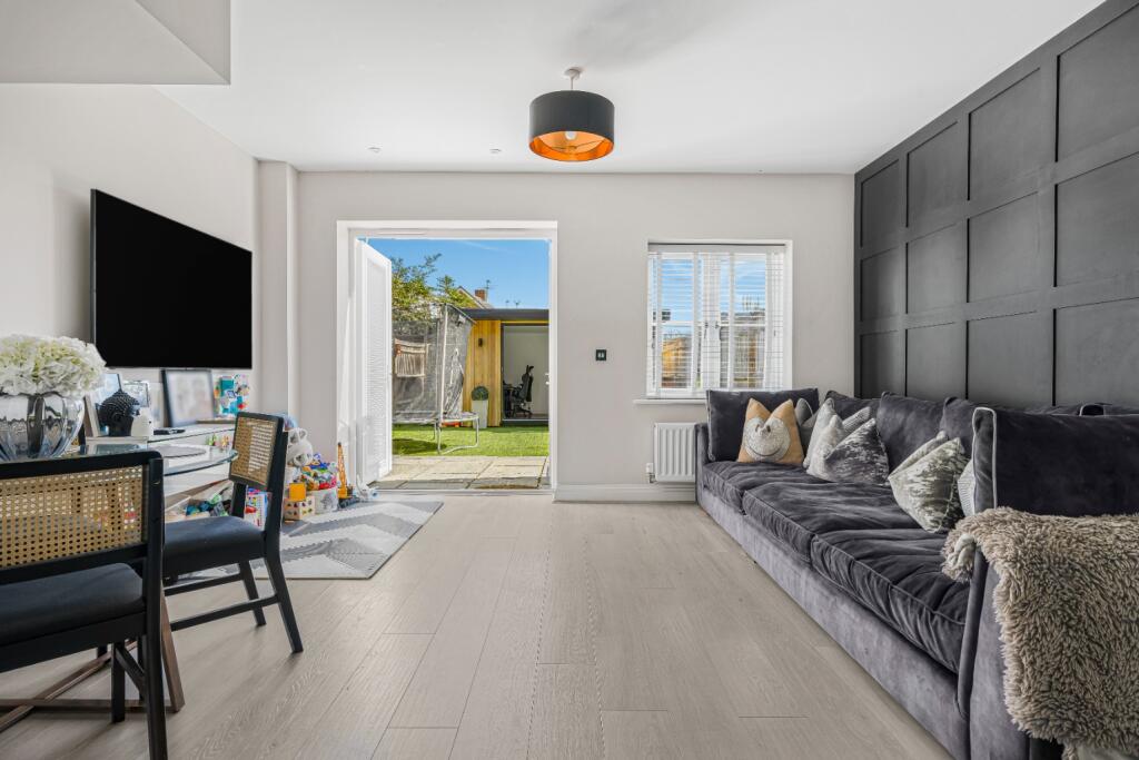 House in Shepperton, Surrey - View 2
