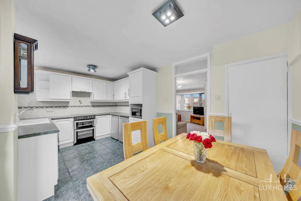 House in London, Elm Park - View 4