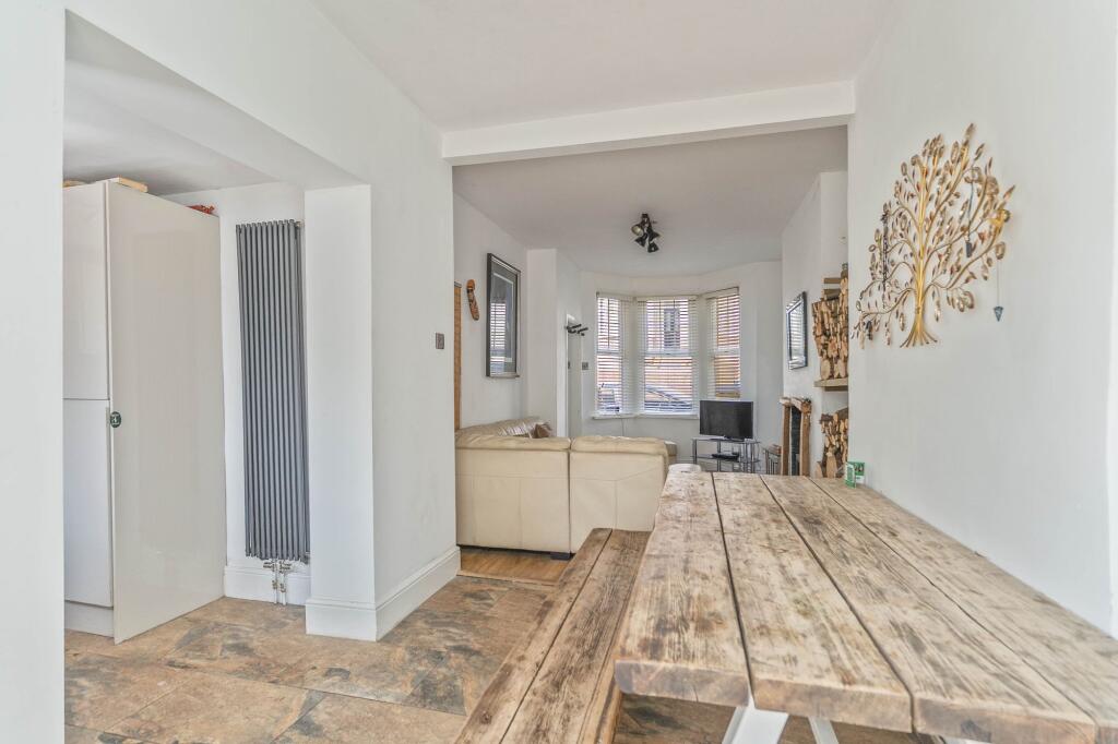 House in Newport, Brynglas, Shaftesbury - More