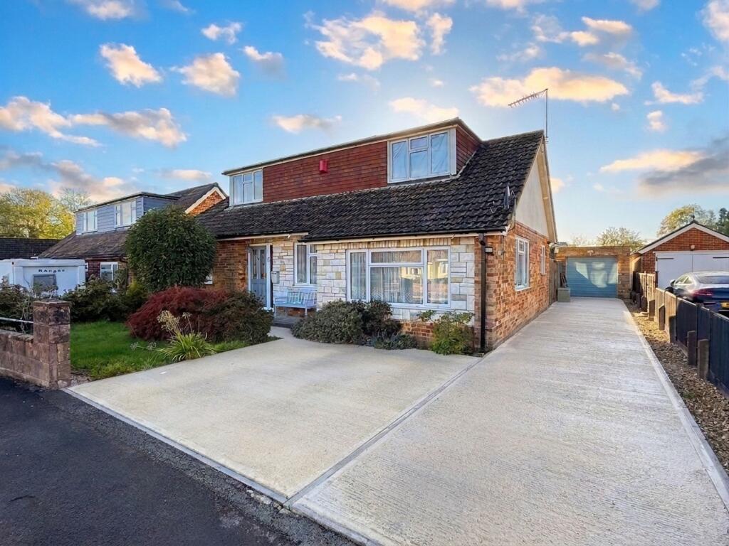 4-bed detached on Long Lane Close, Holbury, SO45, £395,000