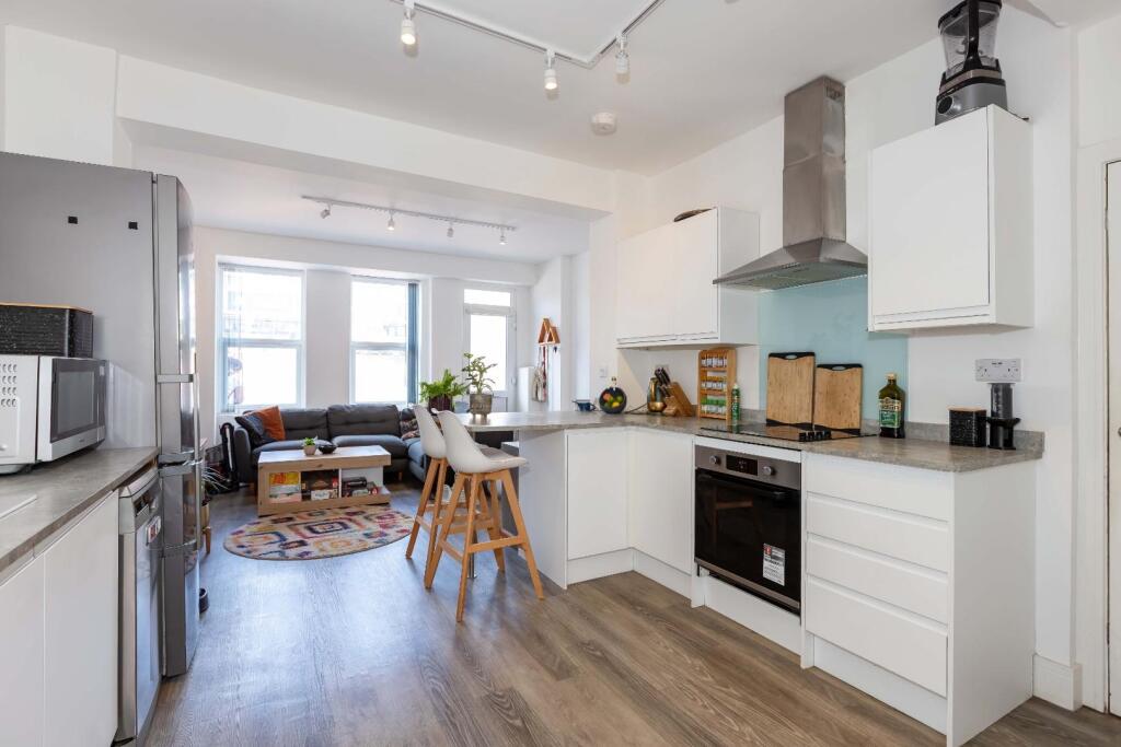 House in Brighton, Hollingdean - More