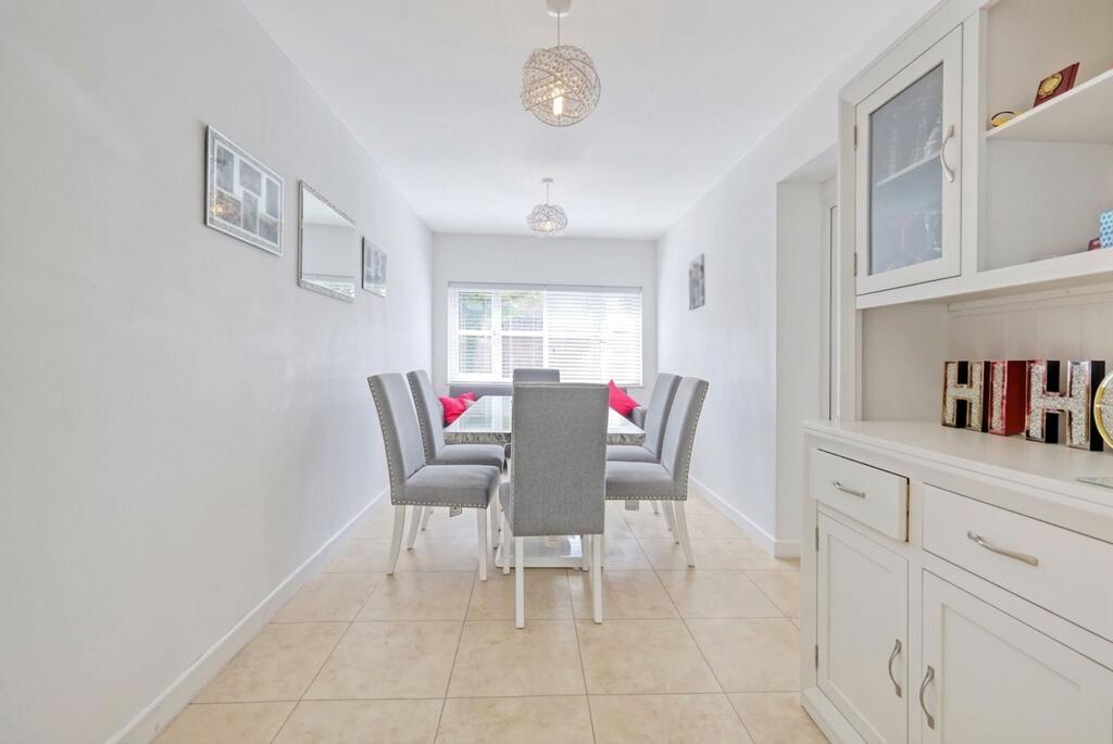 Charity Farm Chase, Billericay, CM12 - View 4