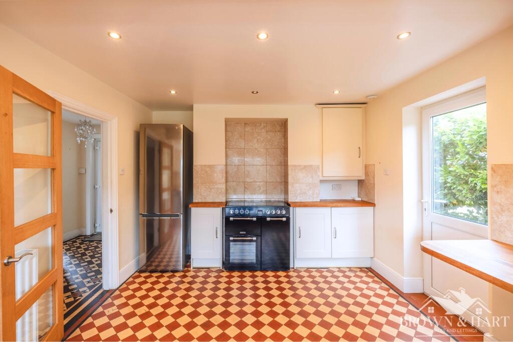 Victoria Road, Ferndown, BH22 photo 2
