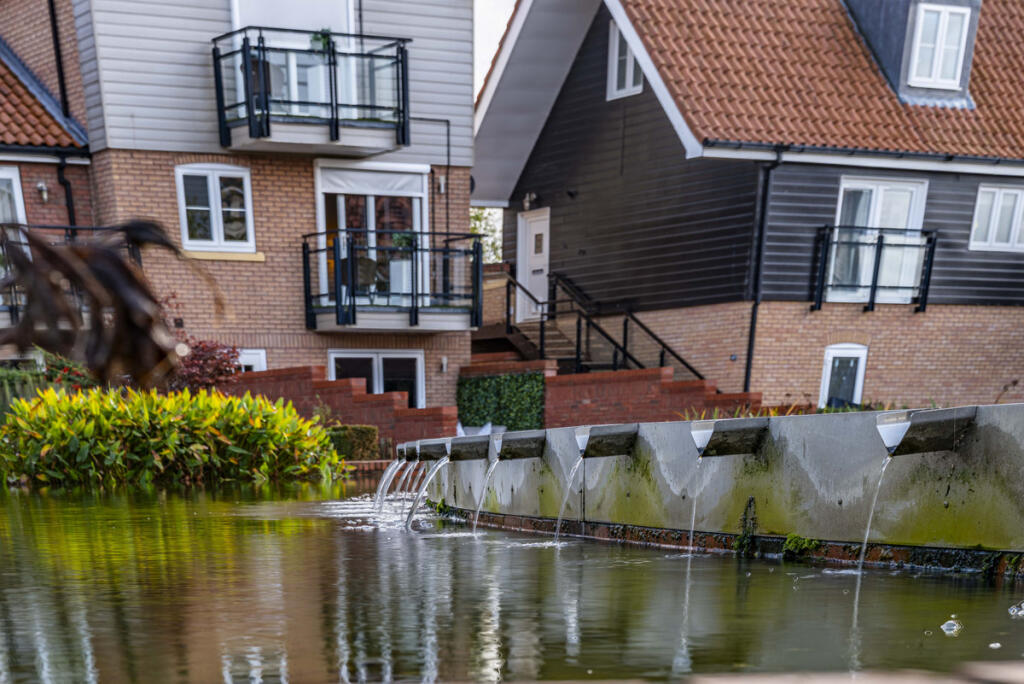 The Quays, Burton Waters, Lincoln, LN1 photo 2