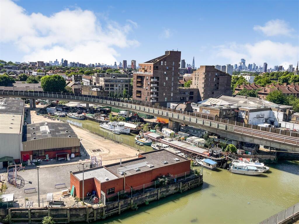 2-bed flat on Greenwich High Road, London, £440,000