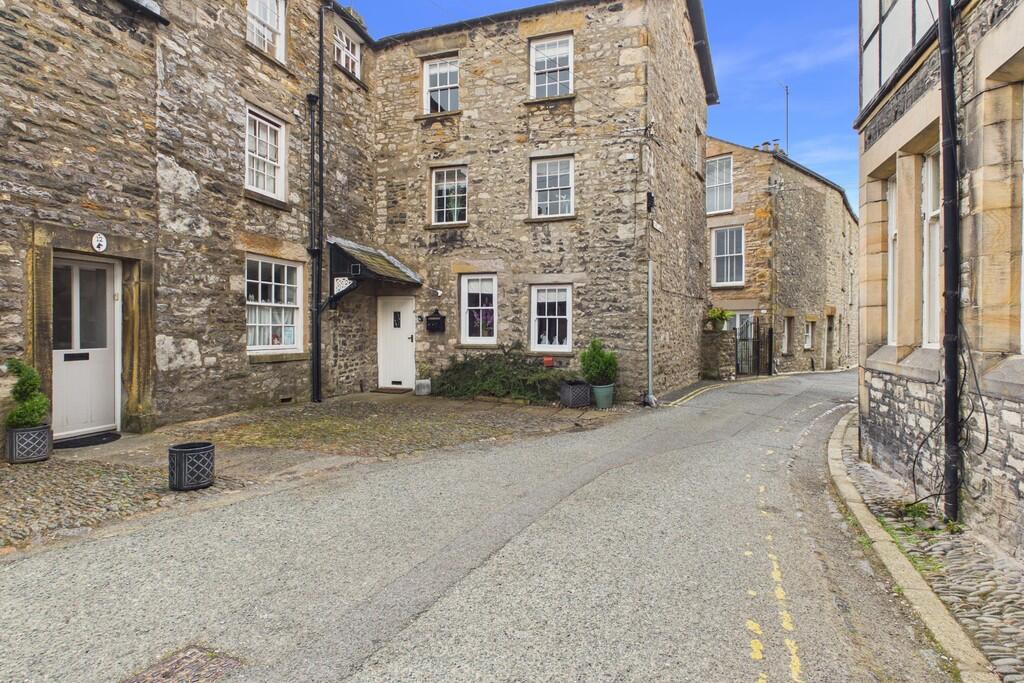 Main image of property: 16 Horse Market, Kirkby Lonsdale, Carnforth, LA6 2AS