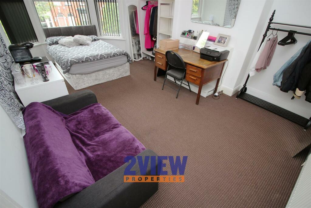 Ash Grove, Hyde Park, Leeds photo 3