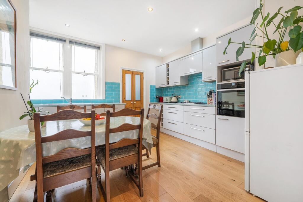Apartment in London - View 3